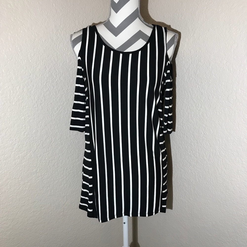 Spense open shoulder Tunic shirt